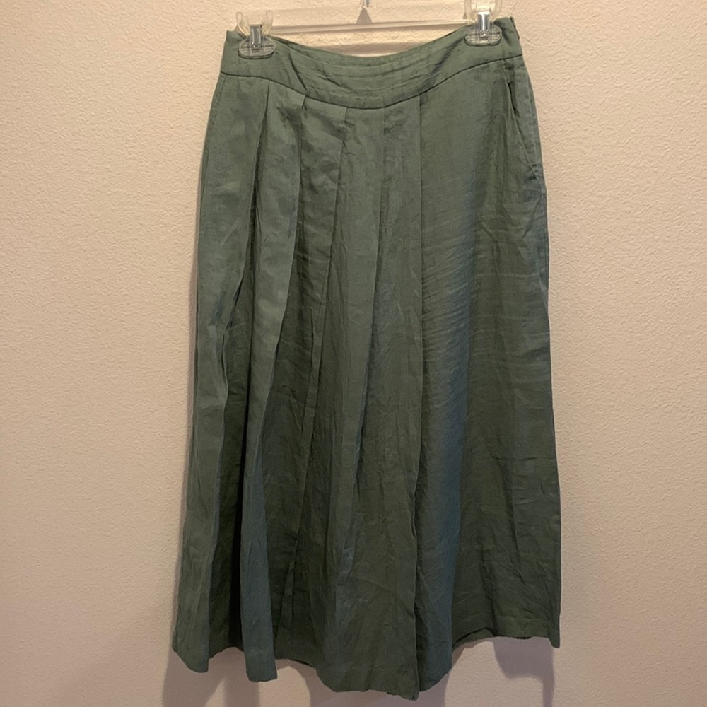 Zara Woman Olive Green Midi Skort. It looks like a skirt but has individual legs